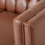 أريكة جلدية فاخرة، تصميم أنيق يضفي لمسة من الرفاهية.