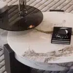طاولة رخام وأسود