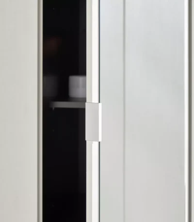 دولاب أبيض، خمسة أبواب، تصميم عصري، مرآة