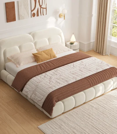 سرير كينغ سايز، قماش بوكليه ناعم، مظهر أنيق